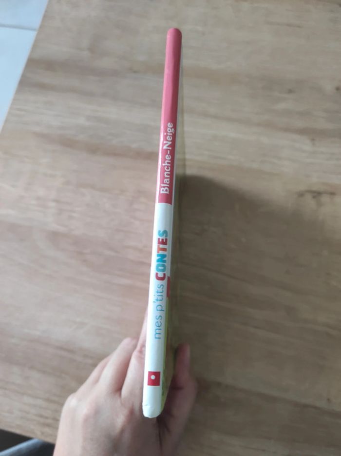 Livre mes p'tits contes Blanche Neige - photo numéro 4