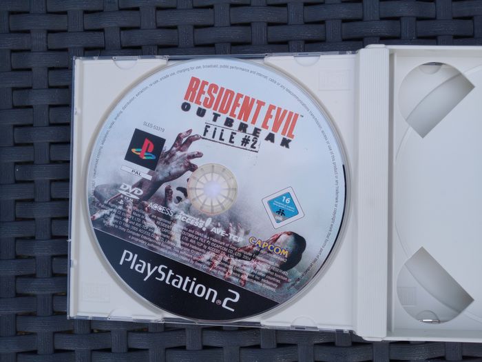 Resident Evil Outbreak File #2 (PS2) + Carte mémoire 64 Mo avec sauvegardes complètes - photo numéro 2