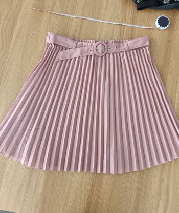 Jupe patineuse plissée rose poudré avec ceinture - H&M Divided - 