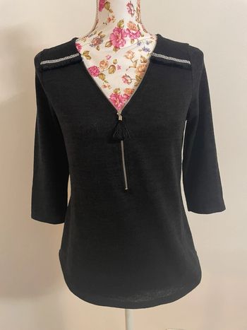 Pull noir décolleté ajustable