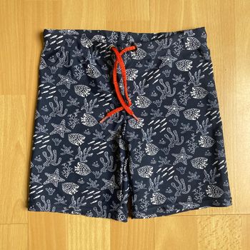 Maillot de bain garçon JBC – Bleu marine motifs – 7 ans (122 cm)