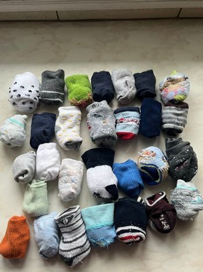 Lot de 29 paires de chaussettes bébé