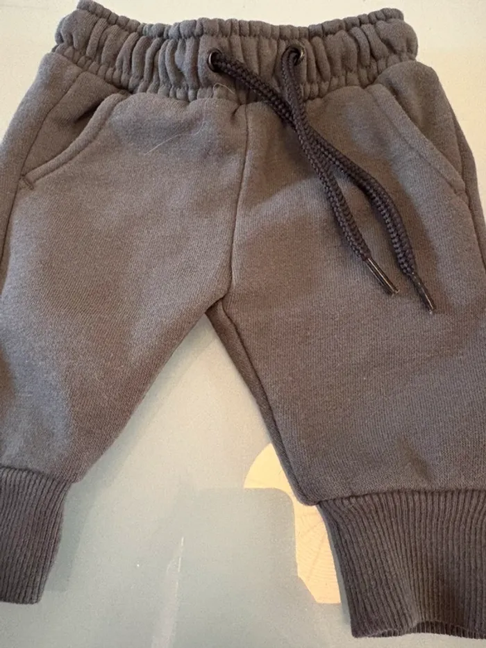 2 pantalons Hema - photo numéro 2