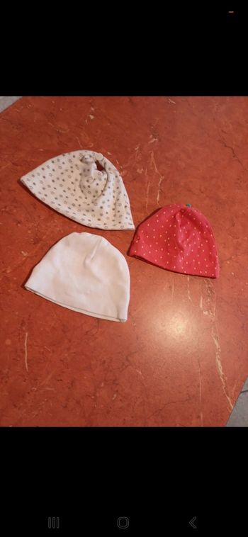 Lot de 3 bonnets bébé taille 1 mois