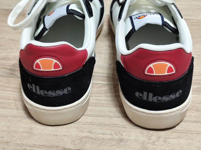 Lot baskets Ellesse et tongs Paris 2024 neuves T 43 - photo numéro 4