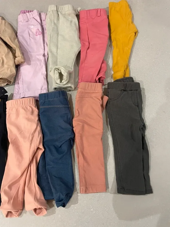 Lot vêtements fille 12 mois - photo numéro 2