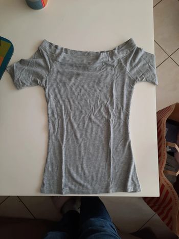 Tee shirt  épaule découverte