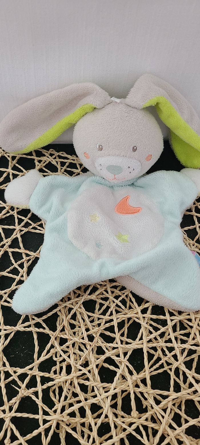 Doudou lapin beige bleu blanc vert lune étoiles SUCRE D'ORGE - photo numéro 3