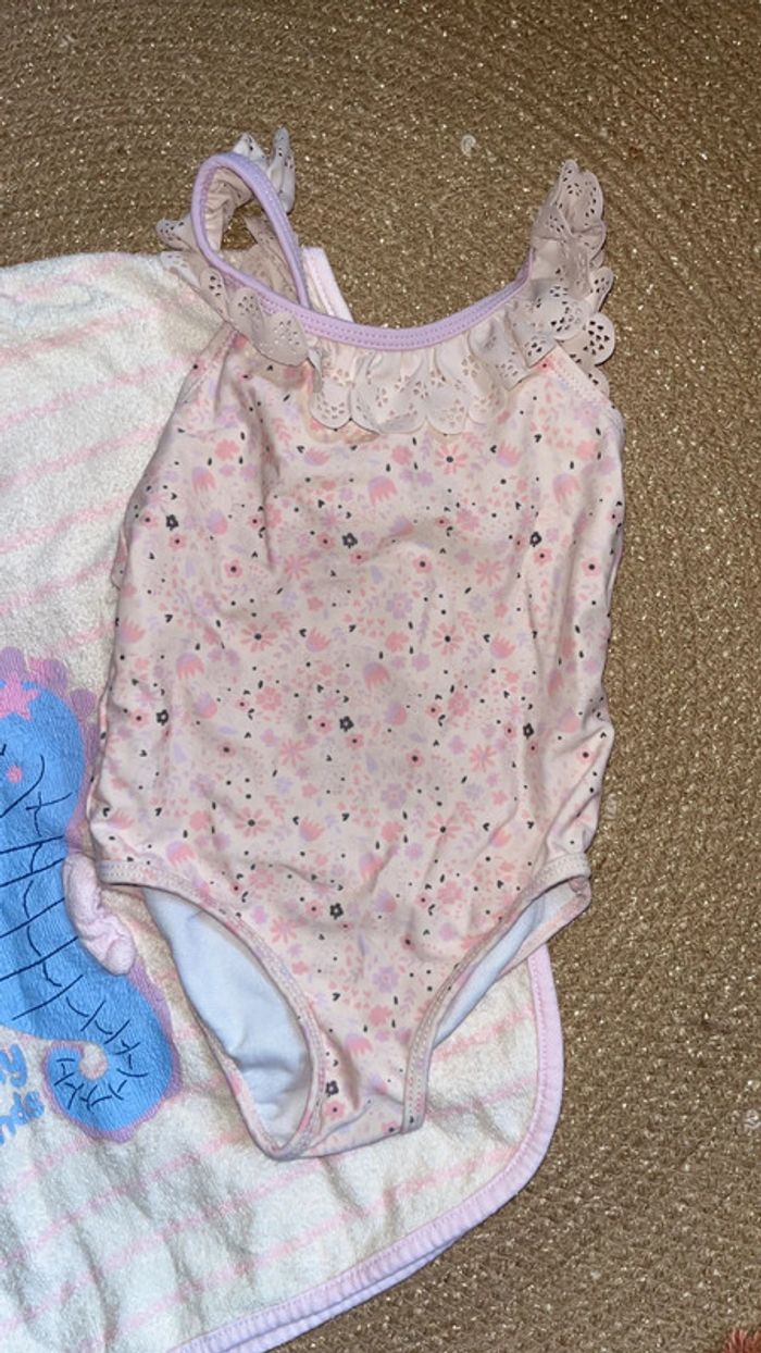 Ensemble cape de bain et maillot de bain - photo numéro 2