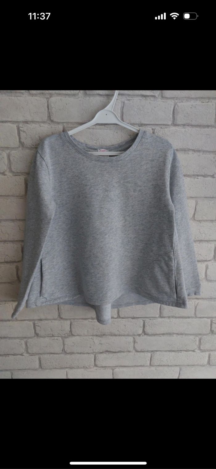 Sweat Karl Marc John taille 8 ans.