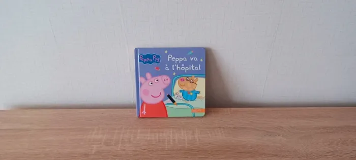 Petit livre "Peppa va à l'hôpital" en bon état