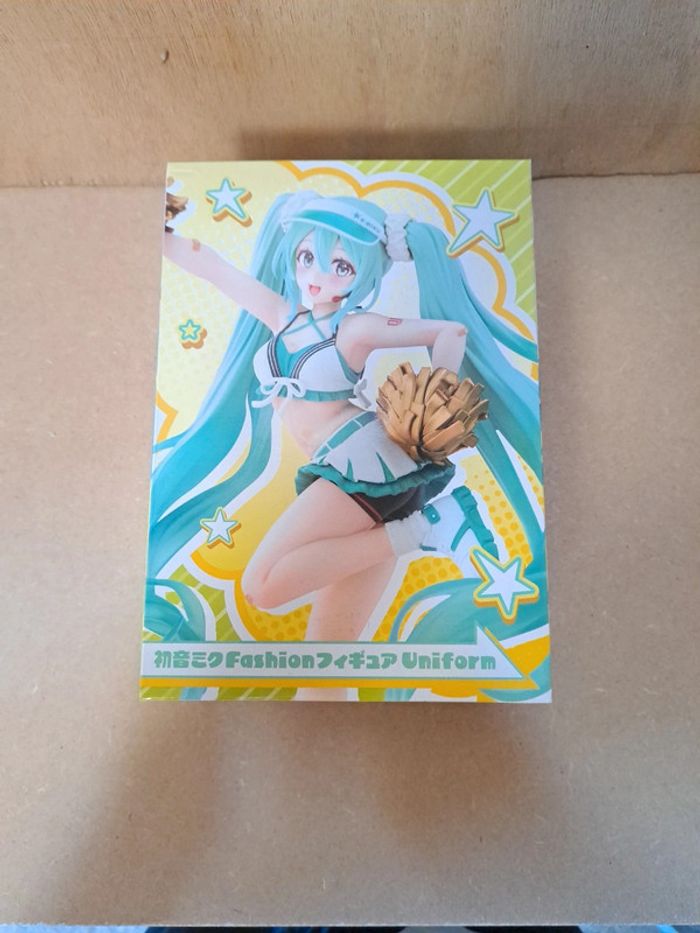 Hatsune miku figurine vocaloid taito