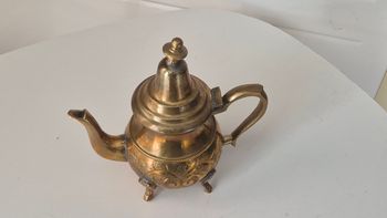 Théière orientale en laiton décoré