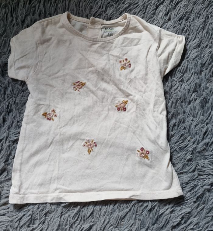 T-shirt avec fleurs brodée 24mois