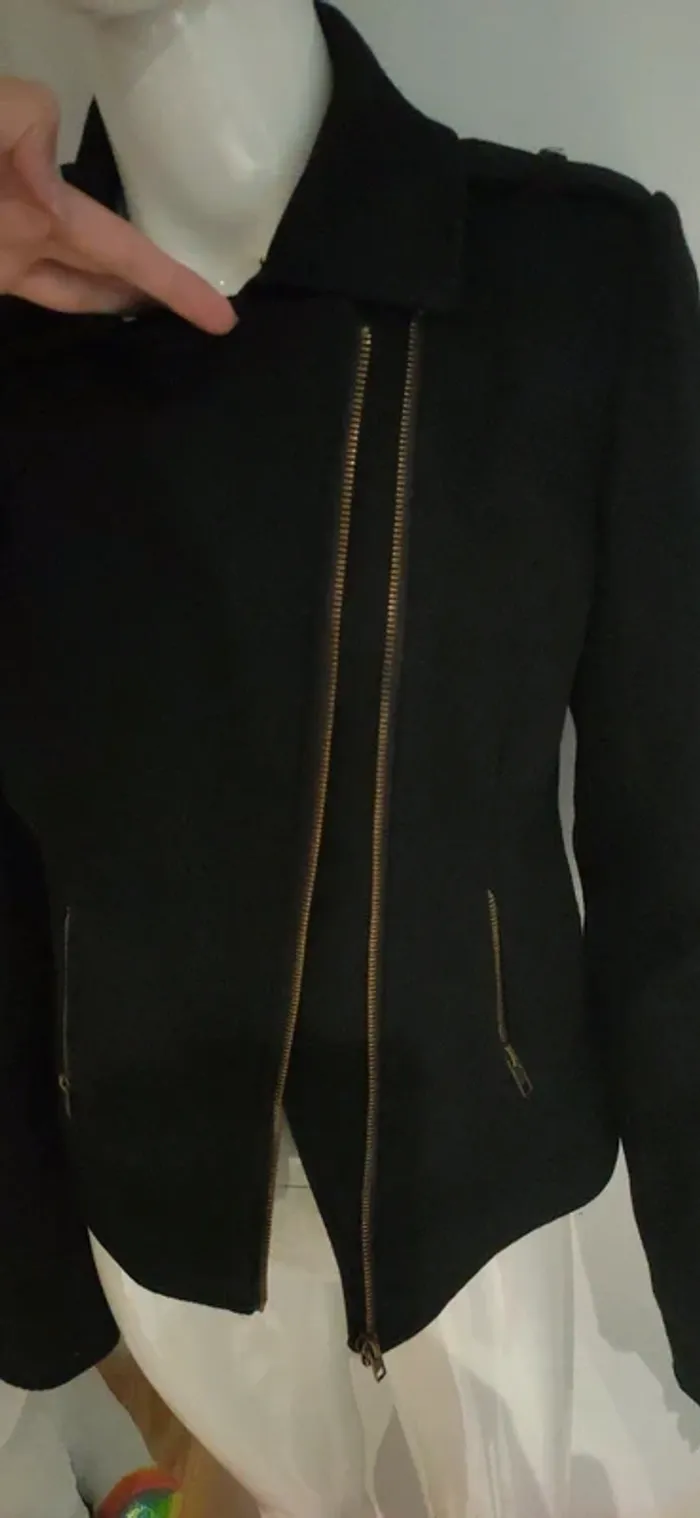 Jolie veste noire en parfait état - photo numéro 4
