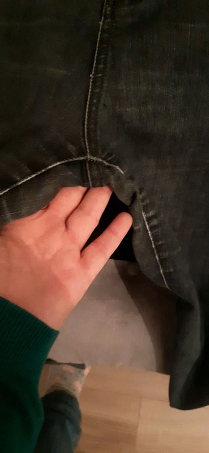 Jeans taille 46 un marron,un noir ,un bleu il leur manque tous le bouton - photo numéro 9