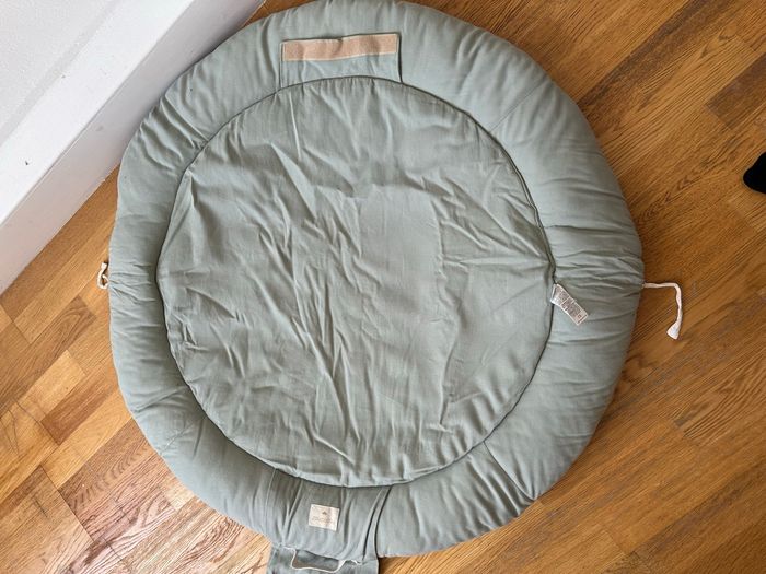 Tapis de jeu sensoriel rond Nobodinoz - Vert sauge 🌿 - photo numéro 5