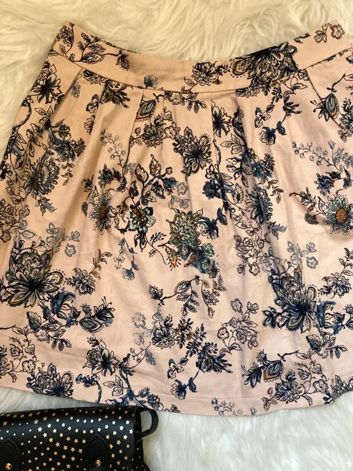jupe Stradivarius – Look Bohème motifs fleuris rose pale et marine taille 36/S - photo numéro 2