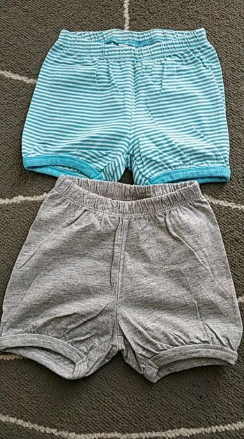 Lot 2 shorts 12 mois