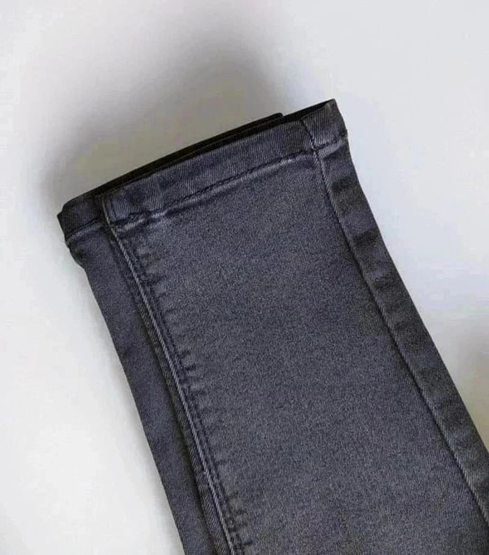 8 € Jean Skinny Kiabi 10 ans - photo numéro 4