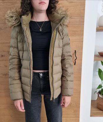 Très jolie doudounne
Tommy Hilfiger
Coloris vert kaki
Taille XS
Très bon état