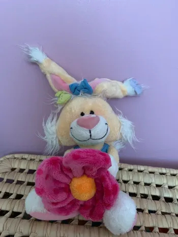 Diddl peluche Mimihopps tenant une fleur