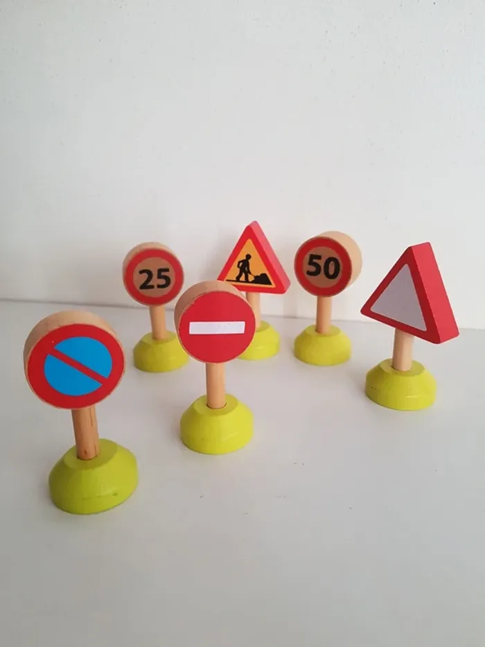 Accessoires en bois pour circuit de petites voitures - photo numéro 8