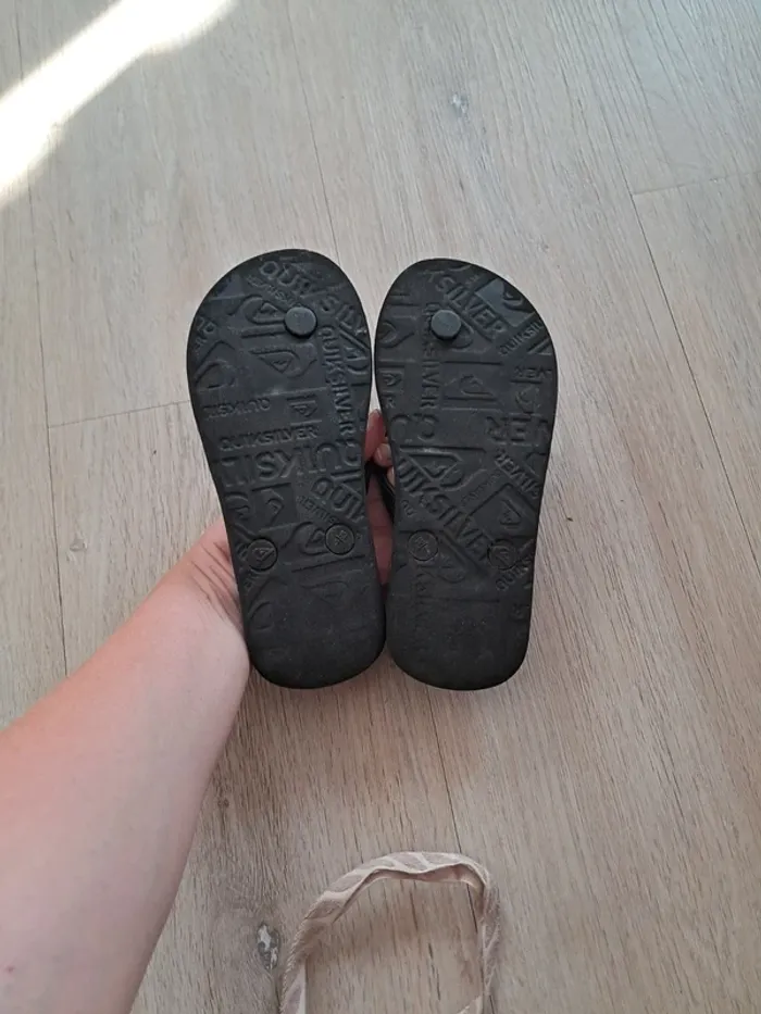 Tong noire - photo numéro 3