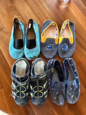 Lot chaussures nu pied scratch et pantoufles garçon 34