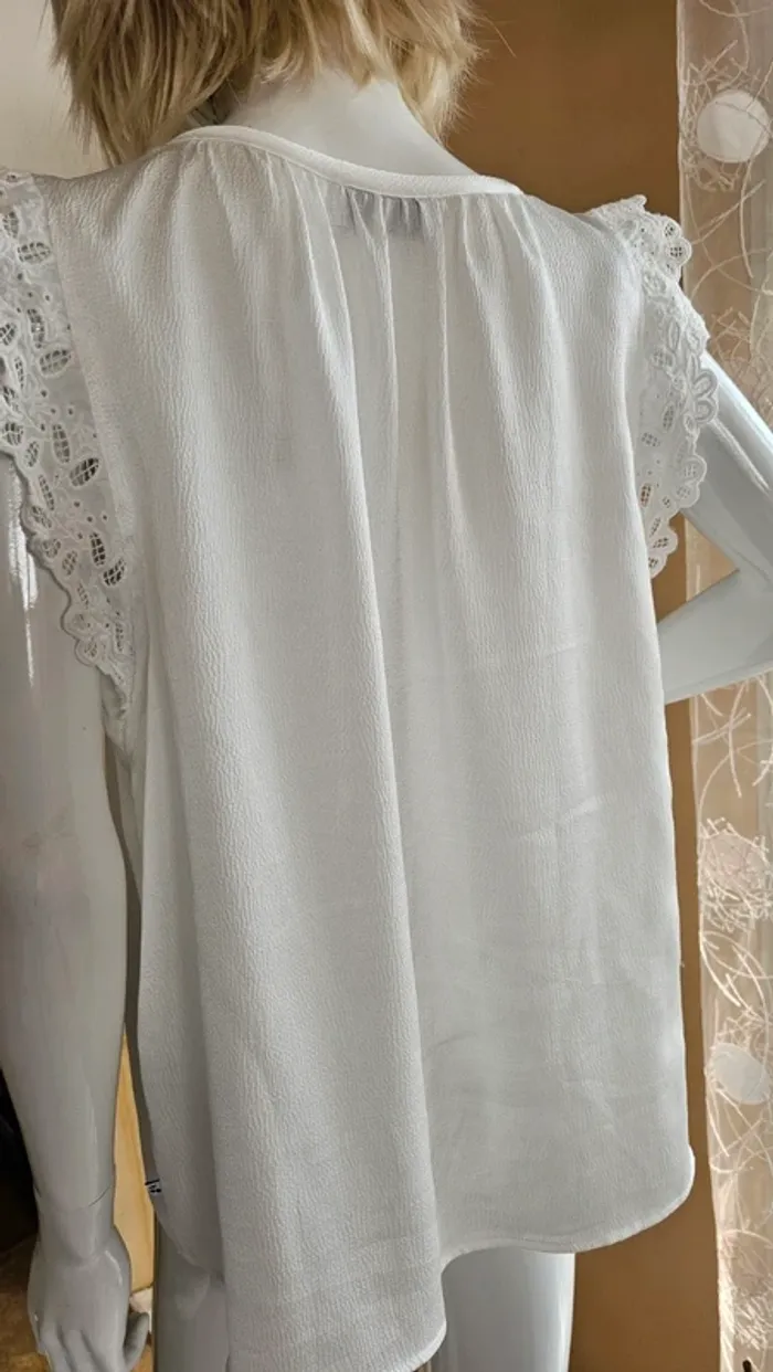 Blouse dentelles épaules - photo numéro 2