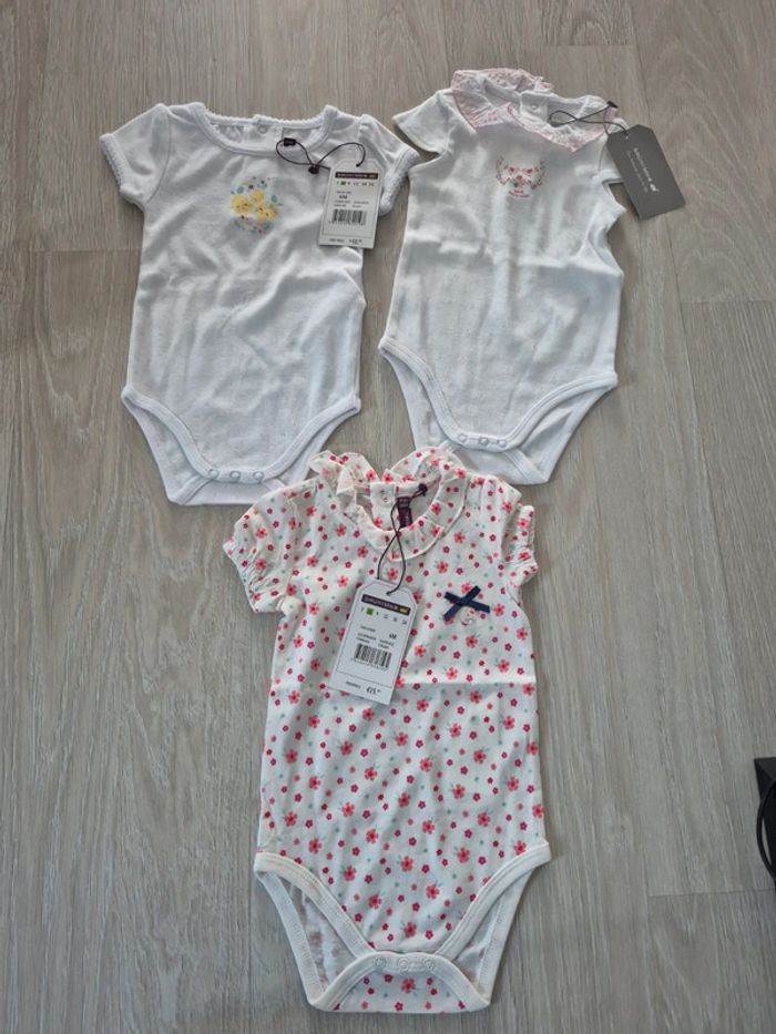 Lot bodies 6 mois