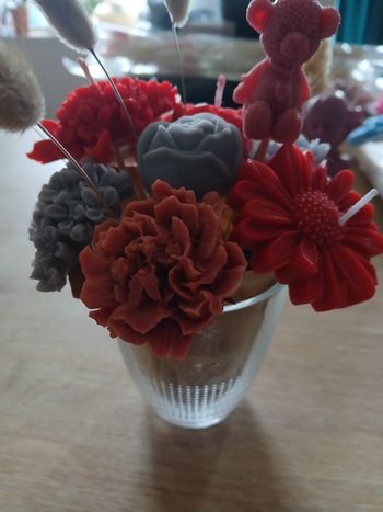 Bouquet fleuri bougies et fondants