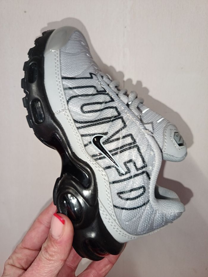 Basket neuves T 30 - photo numéro 2