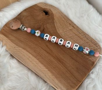 Attache-tétine personnalisé en silicone