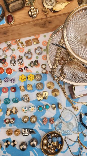 La paire de boucles d'oreilles vintage au choix