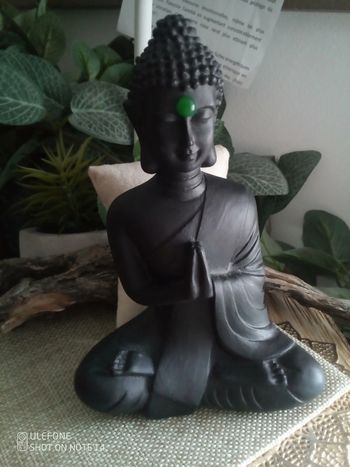 Figurine bouddhiste bouddha pierre d'agate verte