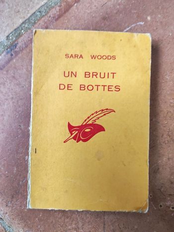 Un bruit de bottes livre de Sara Woods N°960 Librairie des Champs-Elysées