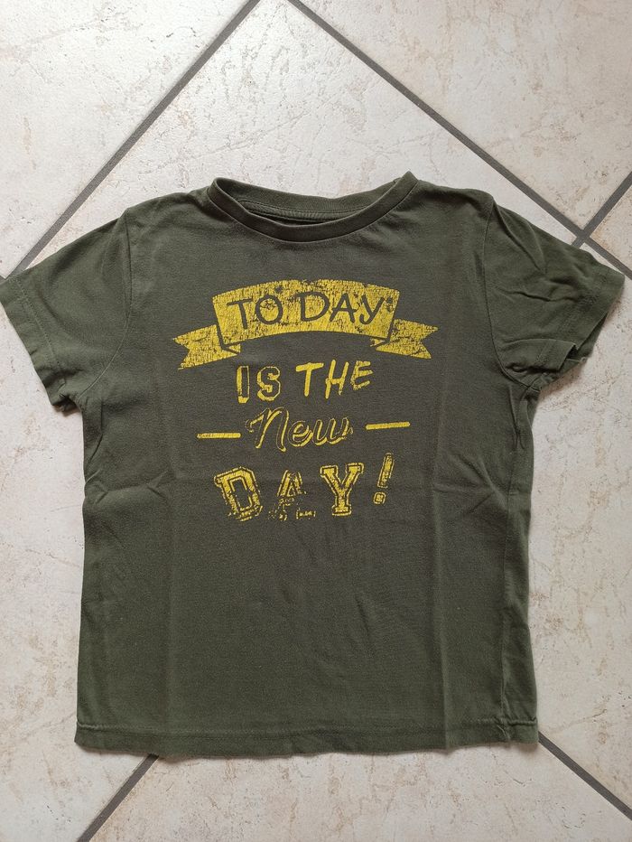 Tee shirt T 8 ans