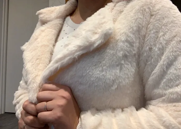 Manteau en fourrure beige crème - photo numéro 3