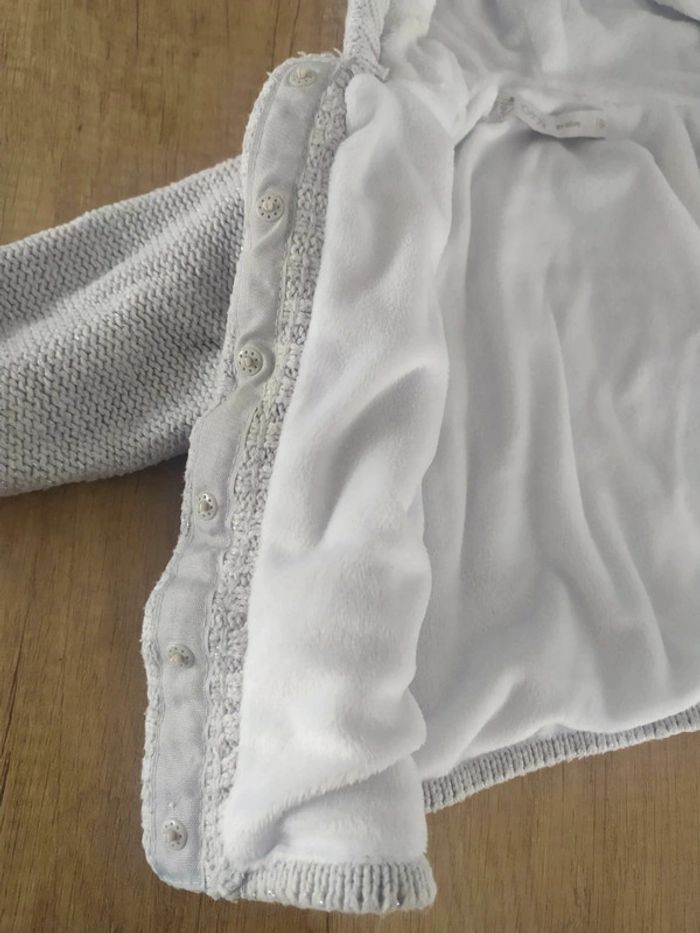 Gilet épais fille gris clair pailletté doublé polaire taille 6 mois Gémo - photo numéro 3