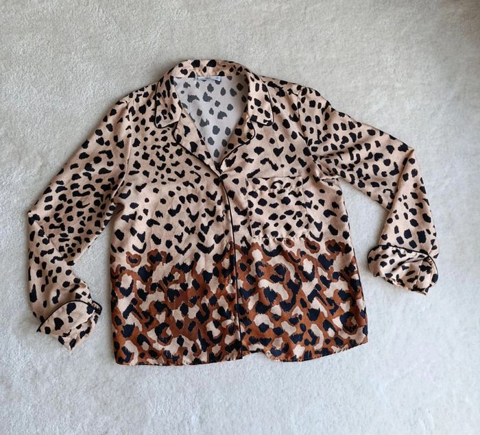 Chemisier style haut de pyjama satiné léopard Mango L - photo numéro 6