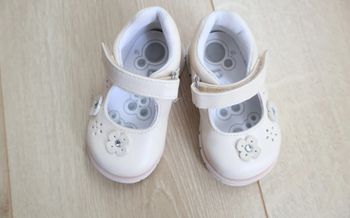 Chaussure bébe fille taille 18