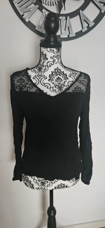 Haut noir dentelle