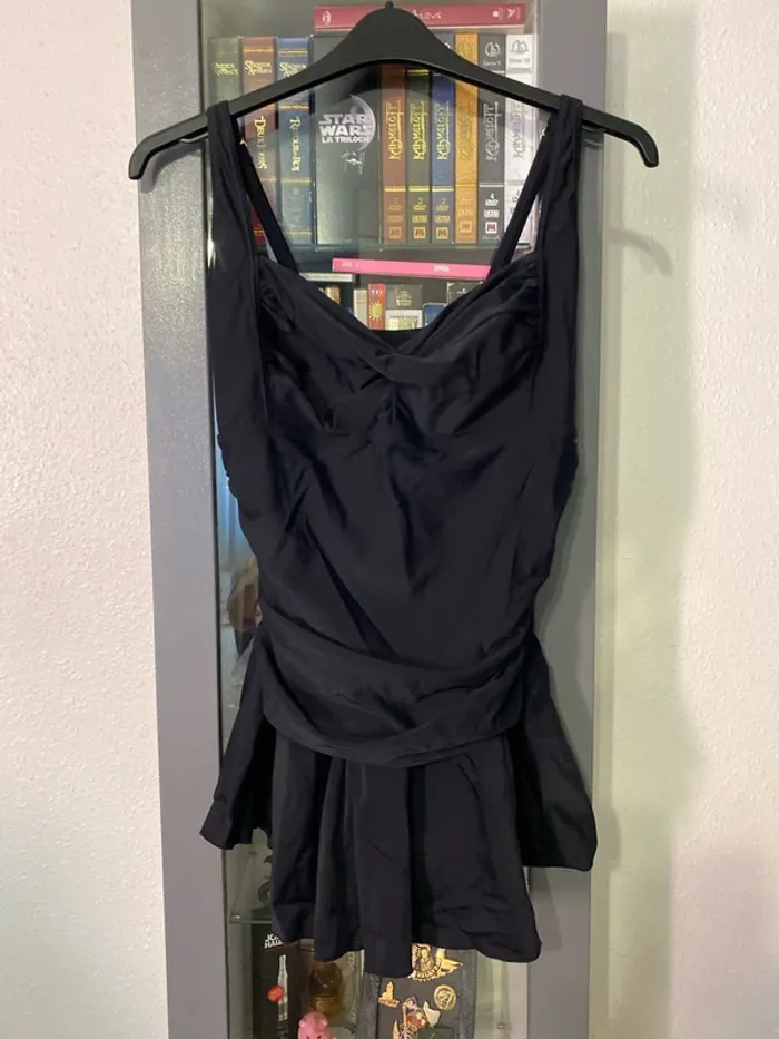 superbe maillot de bain jupette noir 48