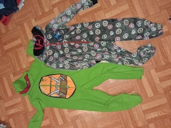 Lot pyjama 1 piece 6 ans polaire