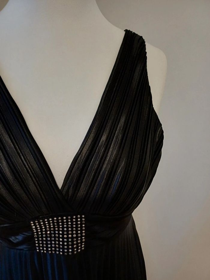 Robe noire mi-longue satinée Lucy Paris taille M 38 - photo numéro 2