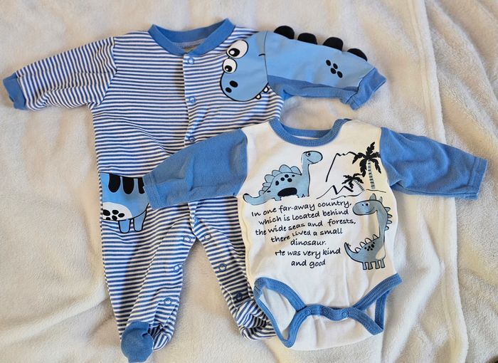 Ensemble de choses pour un bébé de 1 mois - photo numéro 2