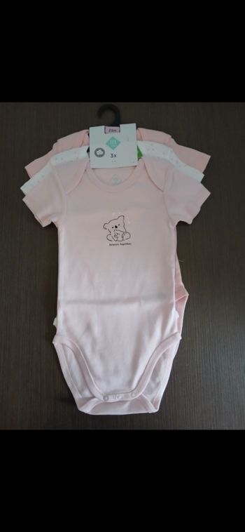 Lot de trois bodies koalas manches courtes fille 23 mois 
