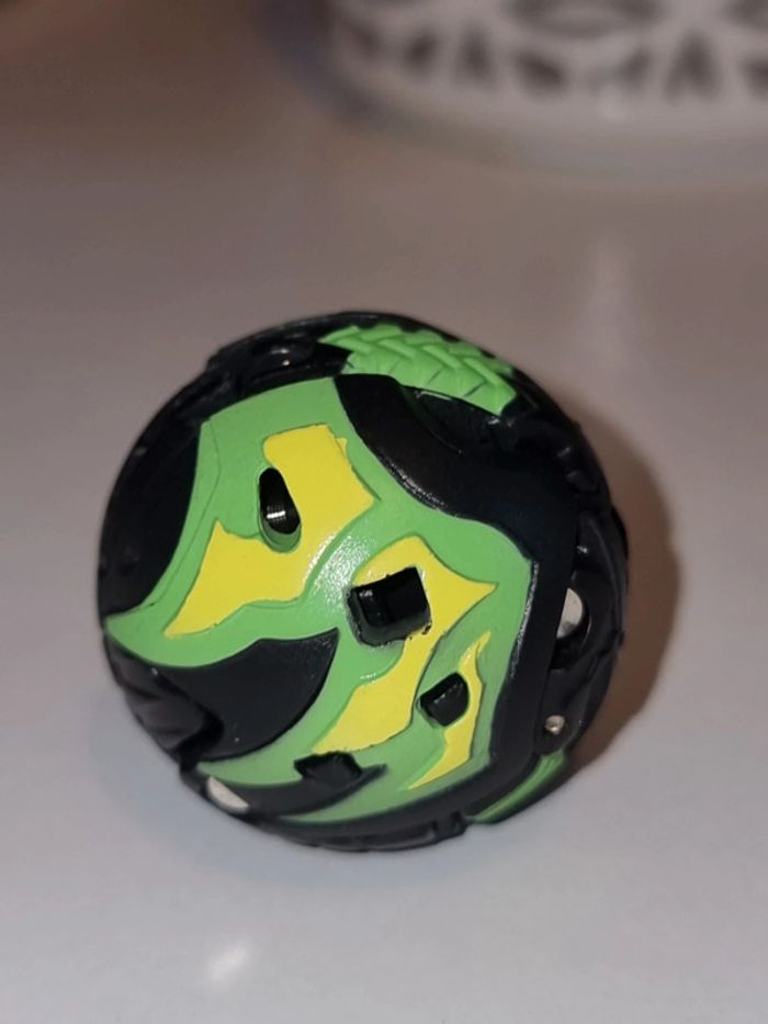 Bakugan Dharak noir sombre BakuTech ADN 600G & cartes - photo numéro 3