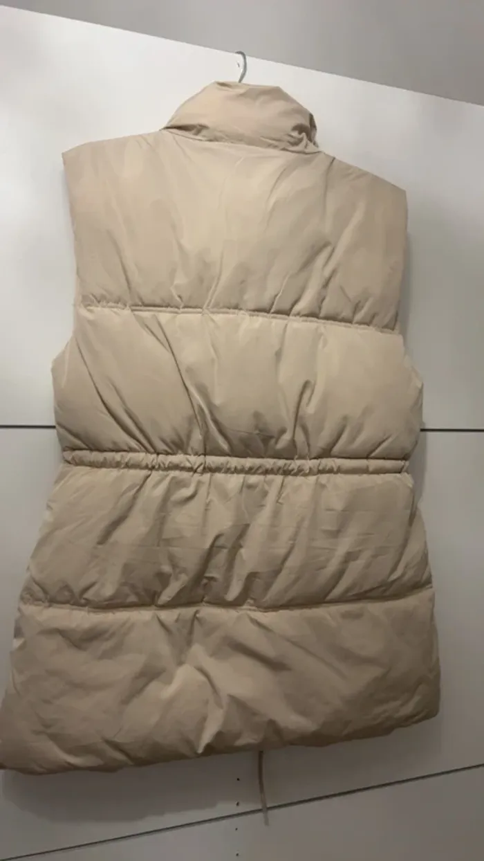 Doudoune stradivarius sans manches beige taille M neuve avec étiquette - photo numéro 5